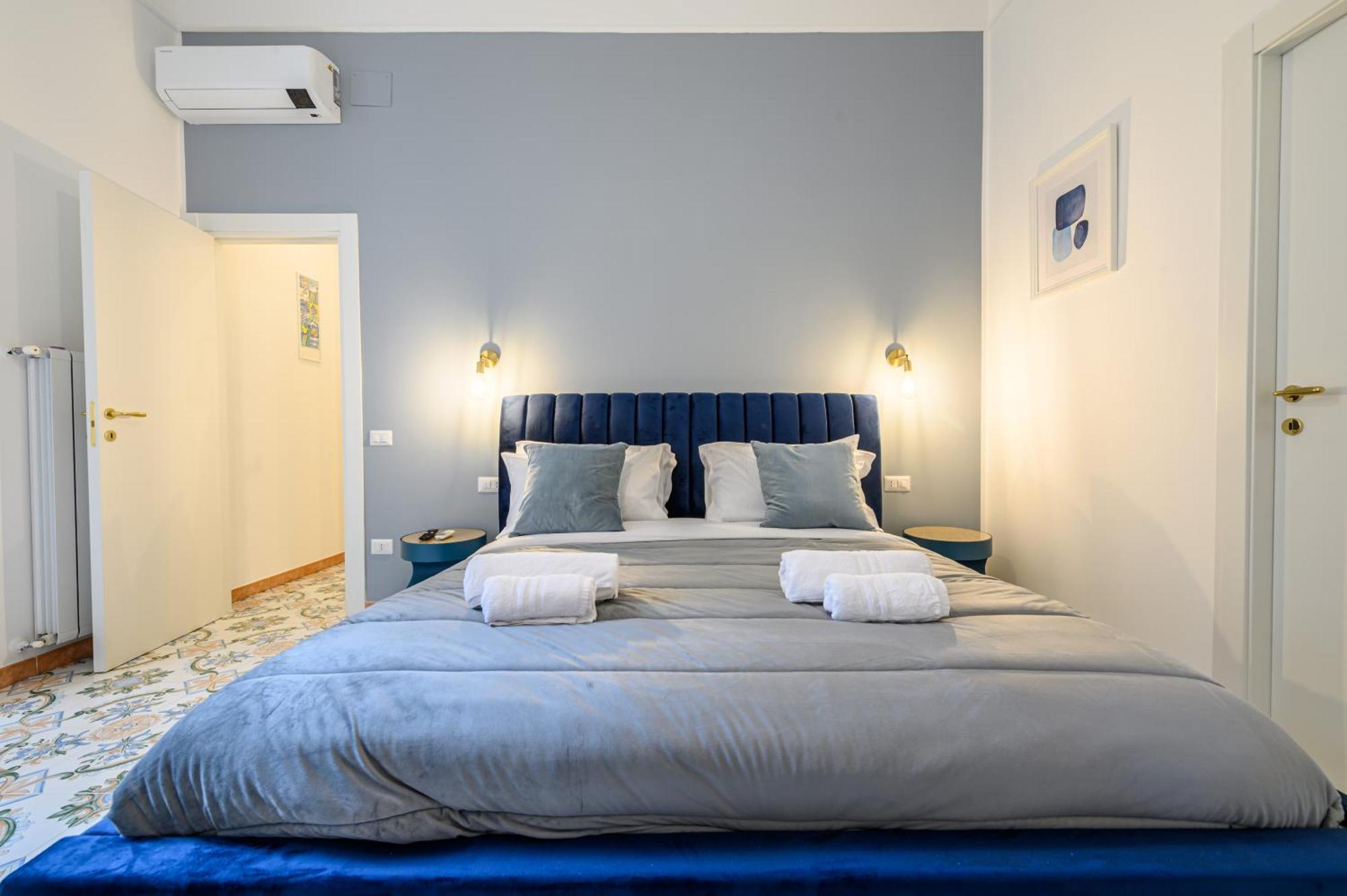 Guest House 121 Charming Apartment Νάπολη Εξωτερικό φωτογραφία