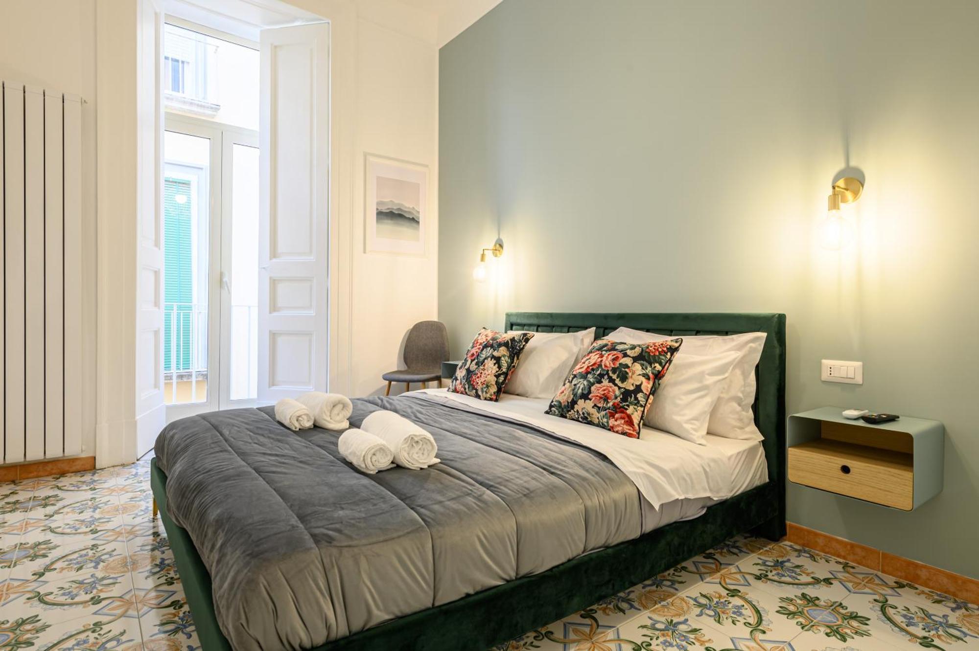 Guest House 121 Charming Apartment Νάπολη Εξωτερικό φωτογραφία