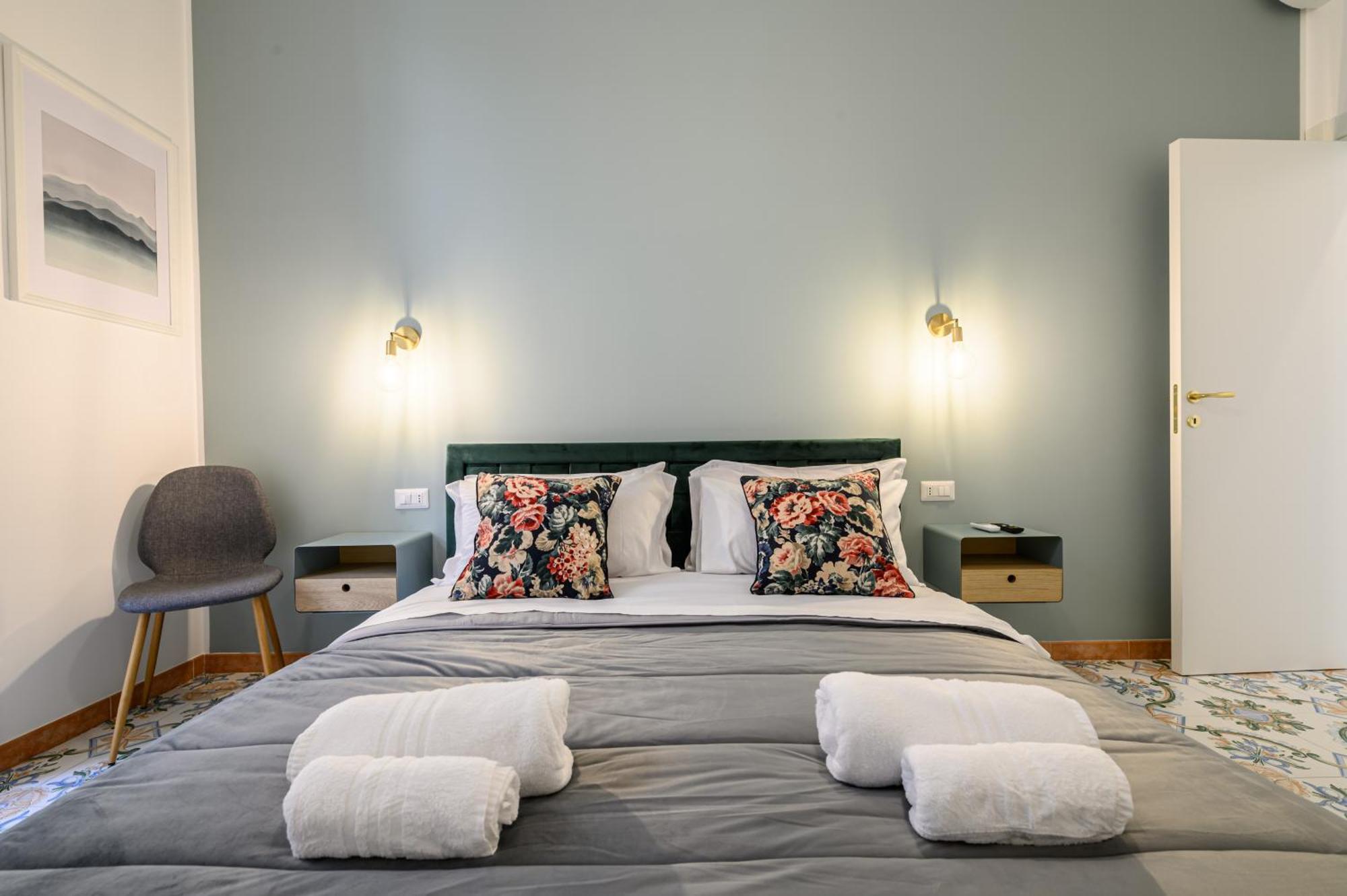 Guest House 121 Charming Apartment Νάπολη Εξωτερικό φωτογραφία