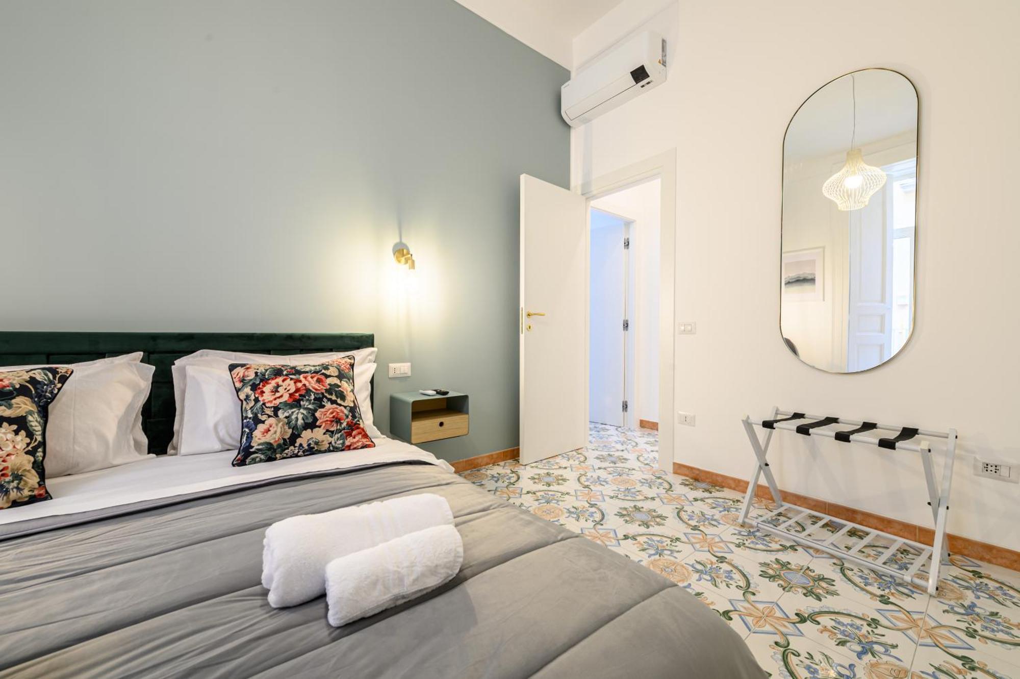 Guest House 121 Charming Apartment Νάπολη Εξωτερικό φωτογραφία
