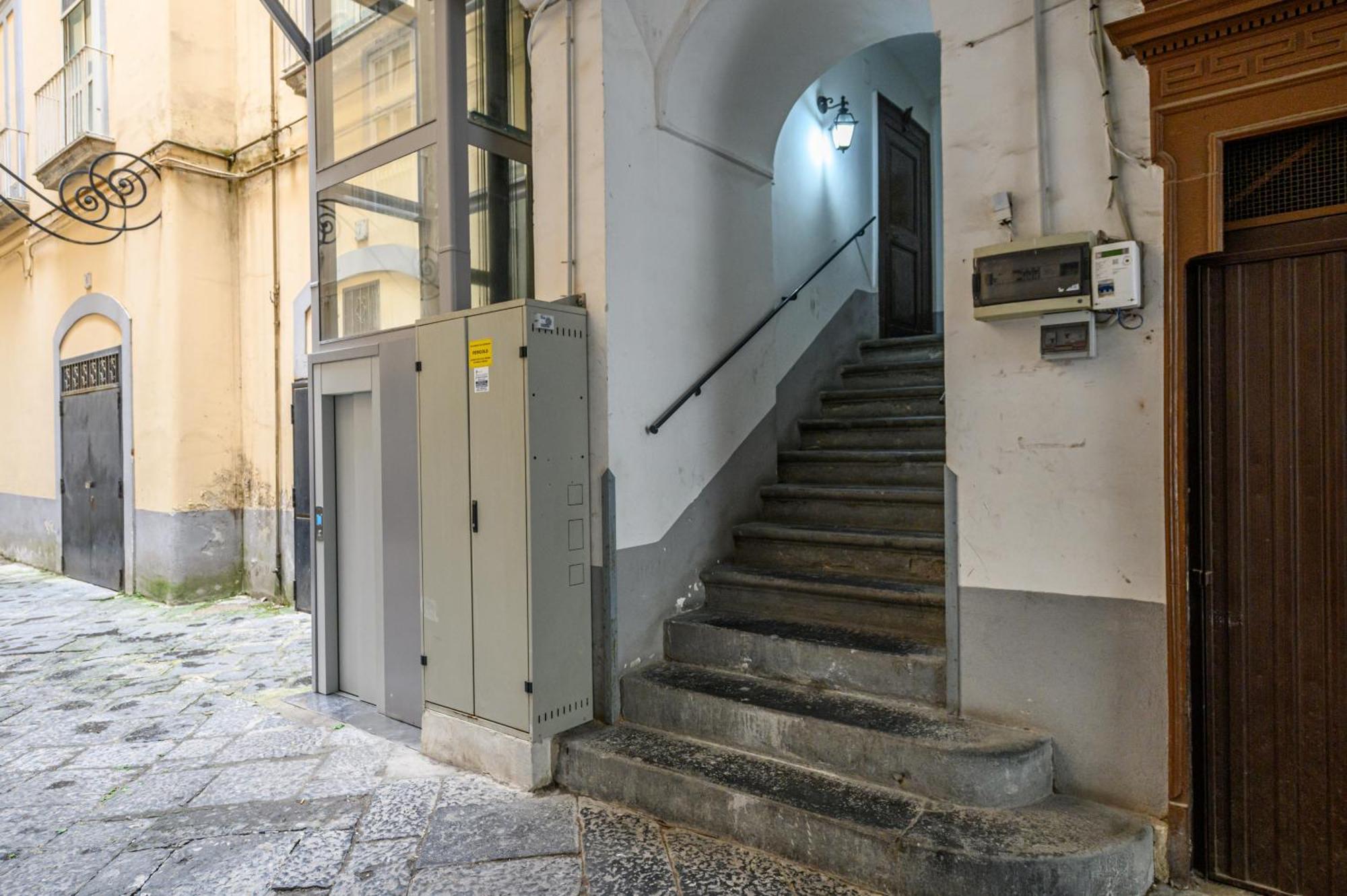 Guest House 121 Charming Apartment Νάπολη Εξωτερικό φωτογραφία